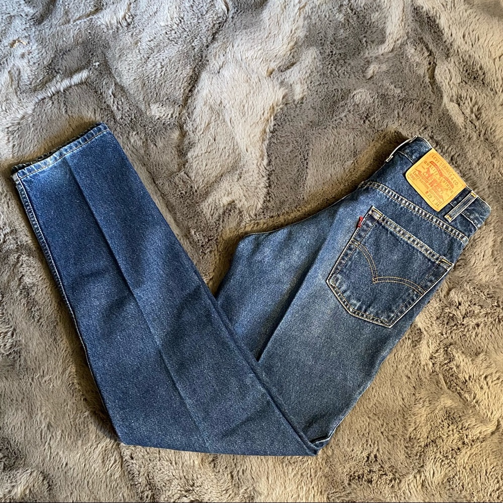 Men’s Vintage Levi’s 550 Red Tab